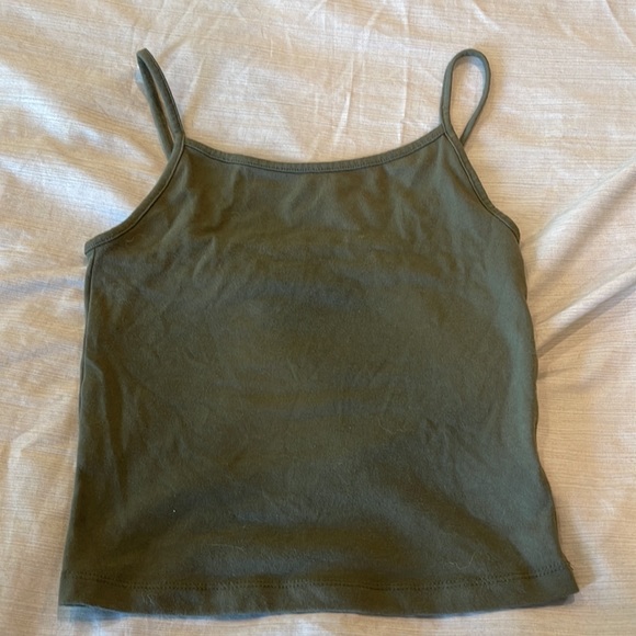 Two crop tank tops and one crop T-shirt - Picture 5 of 8